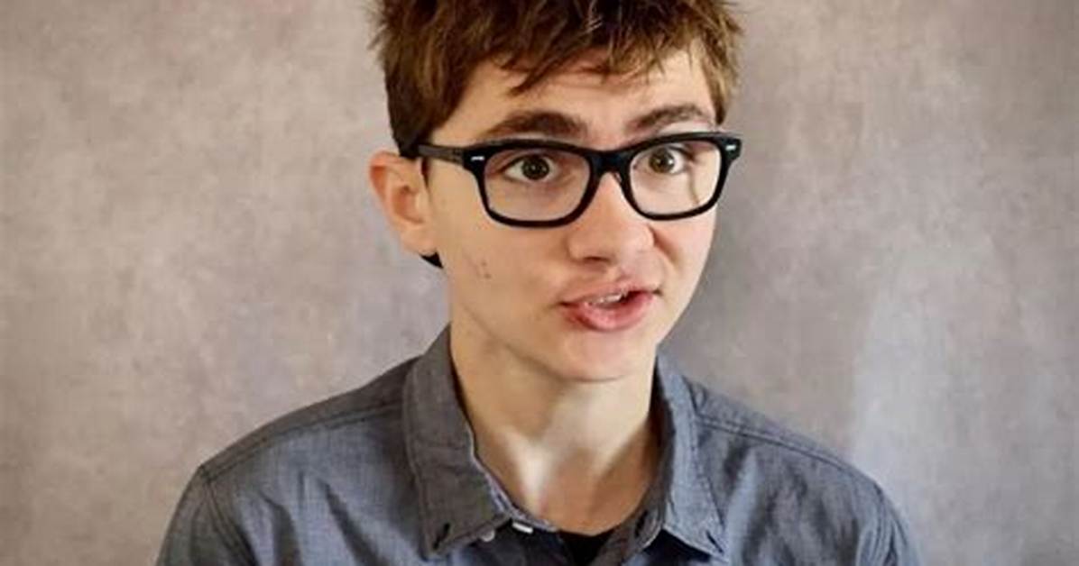 Elliott Fullam Height, Weight, Net Worth, Age, Birthday, Wikipedia, Who, Instagram, Biography