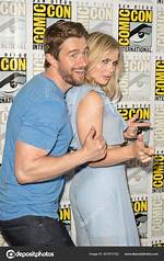 Robert Buckley Bio, Wife, Dating, Girlfriend, Height, Is He Gay?