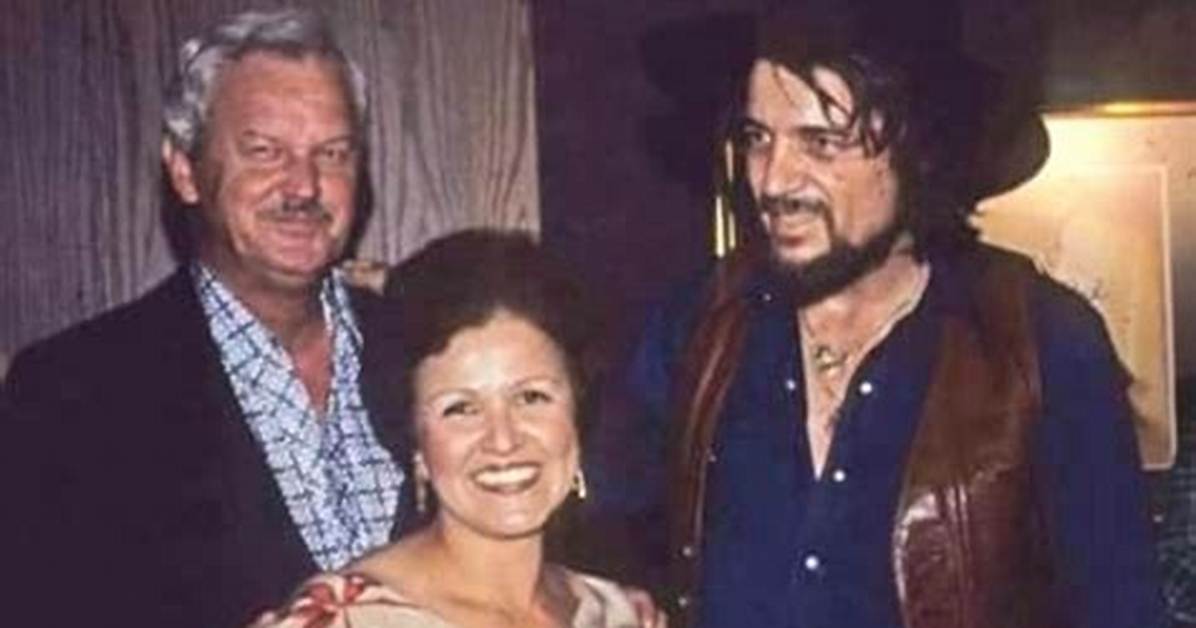 Unraveling Waylon Jennings’ Relationships: a Journey Through Love and Music