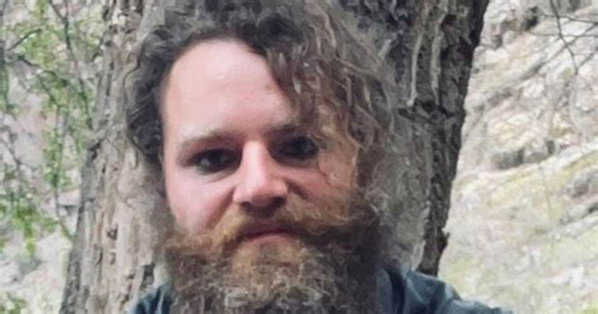 Why Does Gabe Have Eyeliner on? Alaskan Bush People Gabriel Brown Makeup Selfie ·
